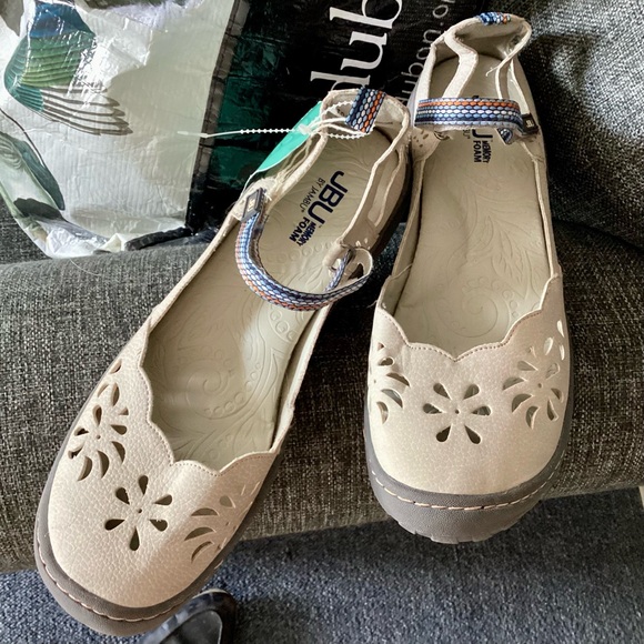 JBU Shoes - 10M JBU Beige Ankle Strap Memory Foam Flats Shoes Deep Sea Encore